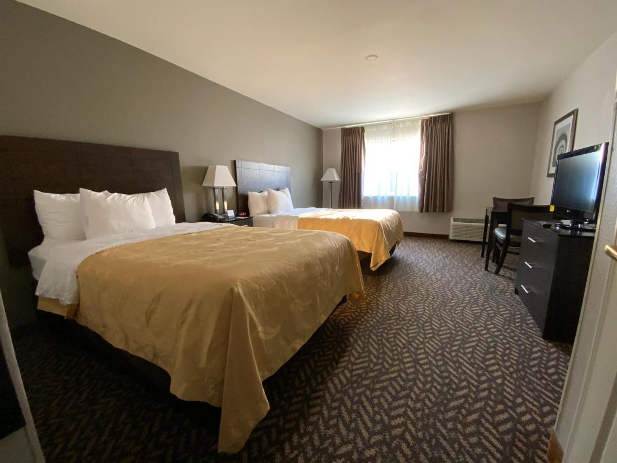 Quality Inn & Suites University-Airport Louisville Exterior foto