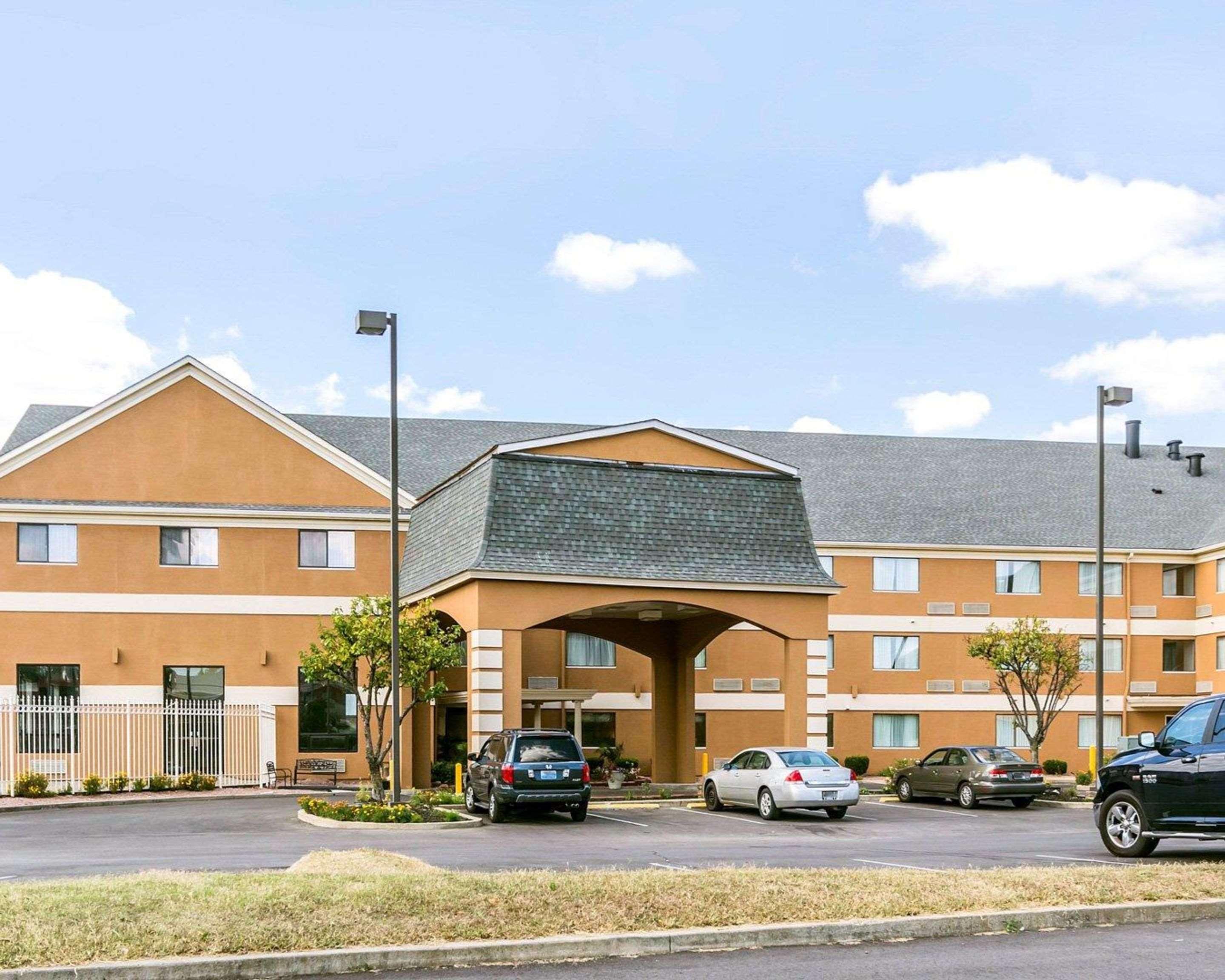 Quality Inn & Suites University-Airport Louisville Exterior foto