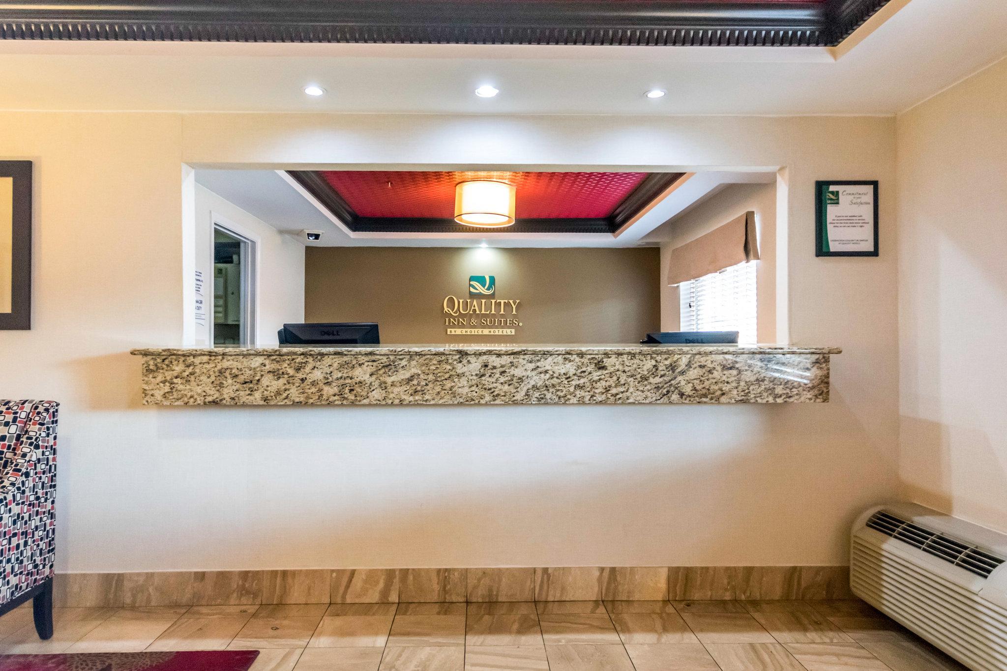 Quality Inn & Suites University-Airport Louisville Exterior foto